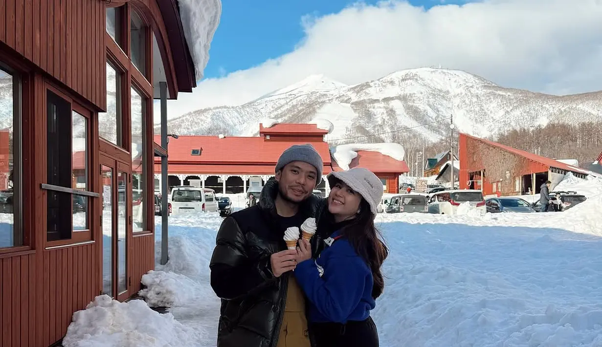 Potret Jessica Mila Menikmati Salju Bersama Kyarra dan Yakup Hasibuan (credit: instagram/jscmila)