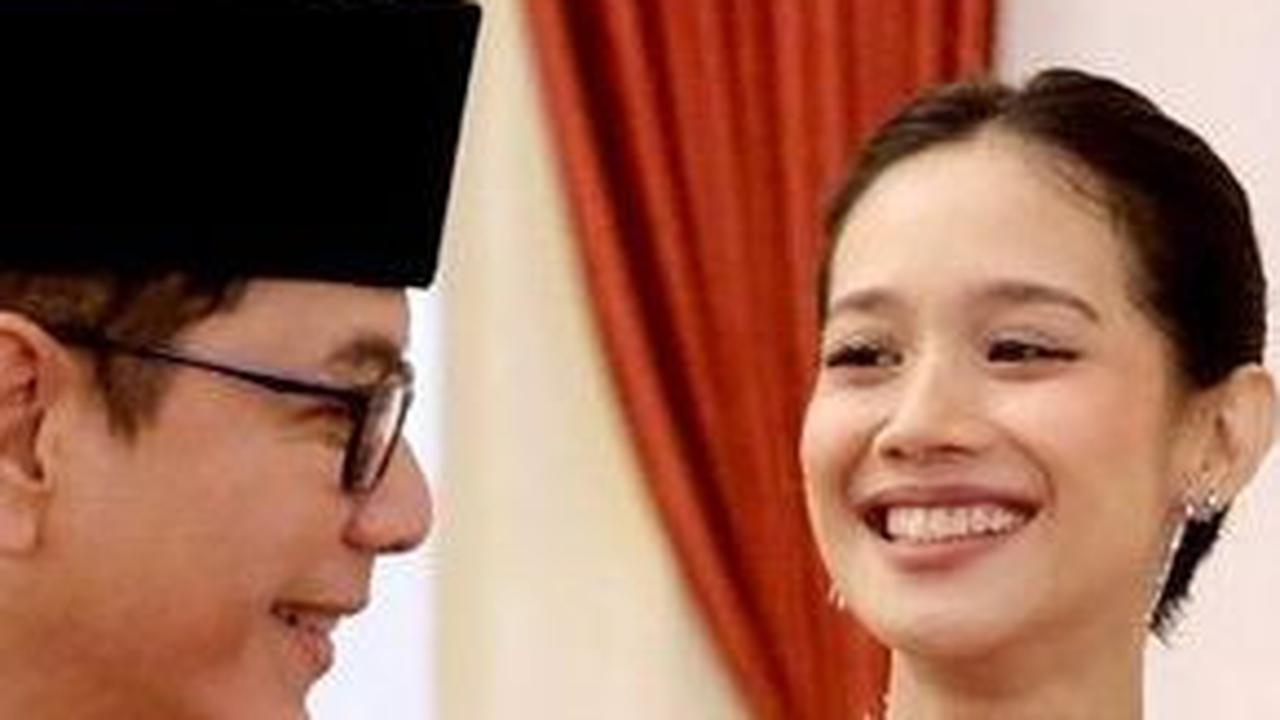 10 Potret Cantik Gista Putri saat Dampingi Sang Suami Wishnutama Menerima Tanda Kehormatan dari Presiden Jokowi