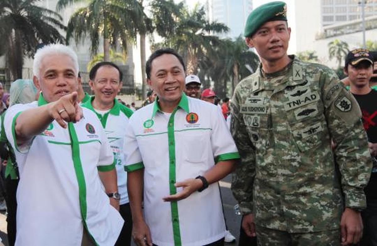 Baret hijau goyang 'flashmob' di Bundaran HI