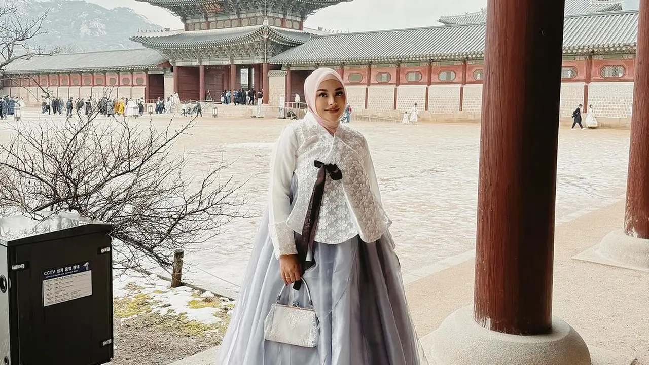 8 Potret Gaya Liburan Musim Dingin Aurel Hermansyah di Korea Selatan, Tampil Stylish dengan Coat