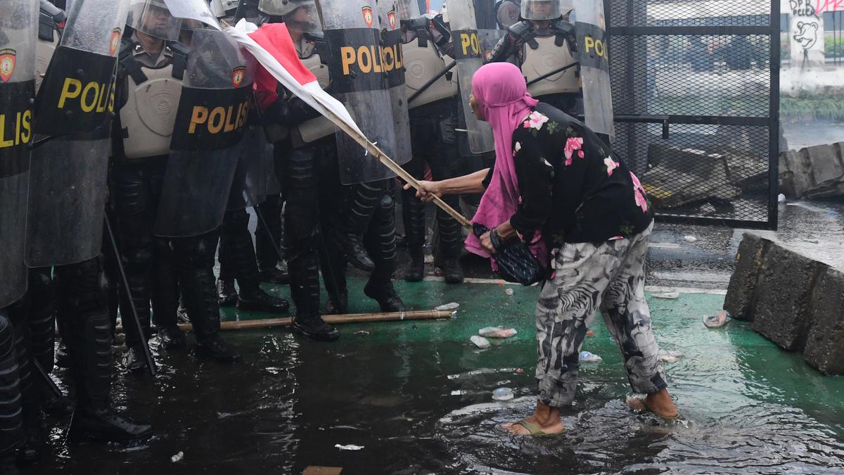 Di Balik The Power of Ibu-Ibu di Tengah Aksi Demonstrasi, Ada Panggilan Naluri hingga Kedukaan yang Tersimpan