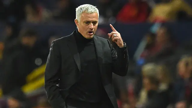 Alasan MU tak perlu pecat Mourinho