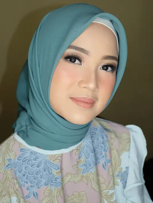 Chacha juga mematahkan banyak anggapan bahwa dengan berhijab, akan berdampak kesulitan mendapatkan job. Apalagi dunia karier yang ditekuni dunia hiburan. (Instagram/chafrederica)