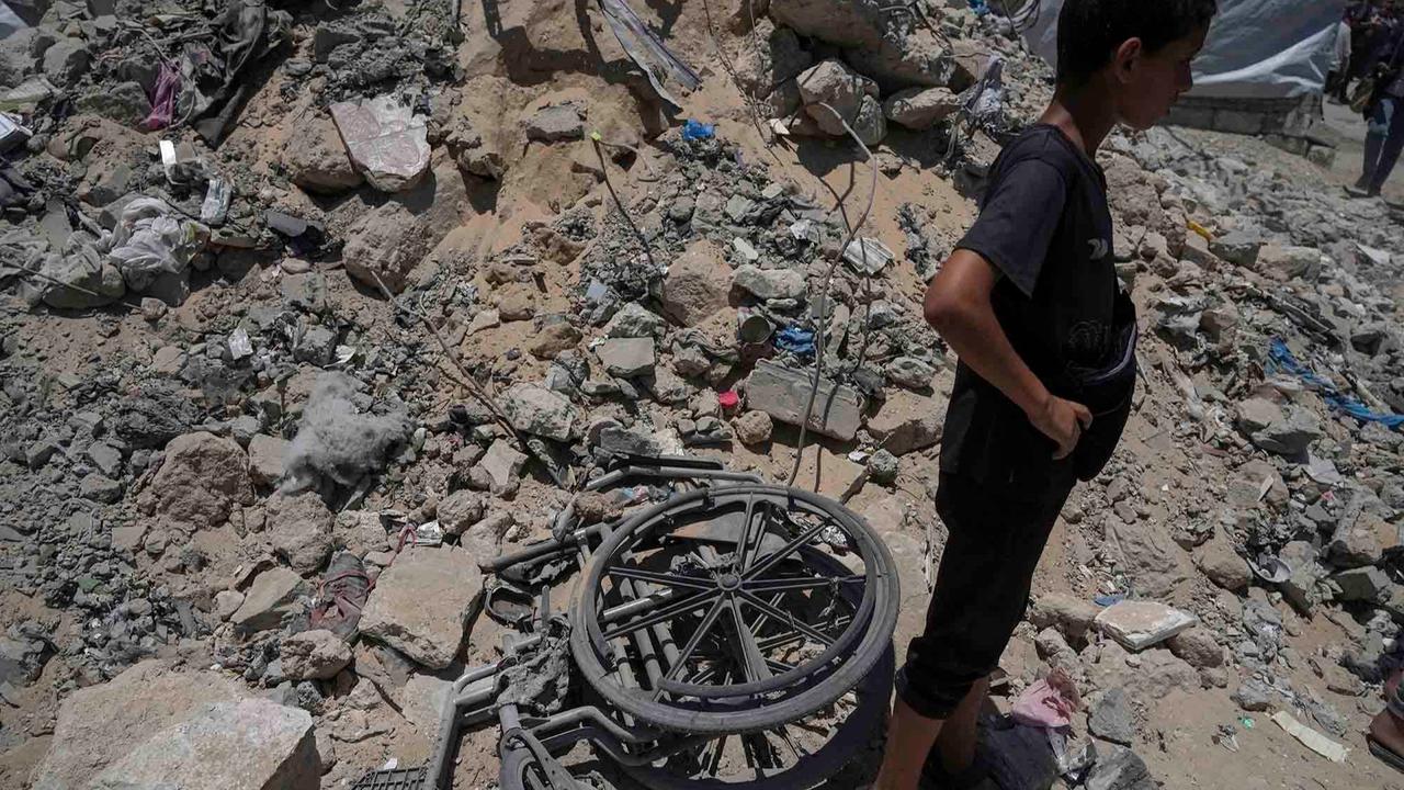 FOTO: Biadab! Serangan Israel Kembali Hantam Tenda Pengungsi di Gaza