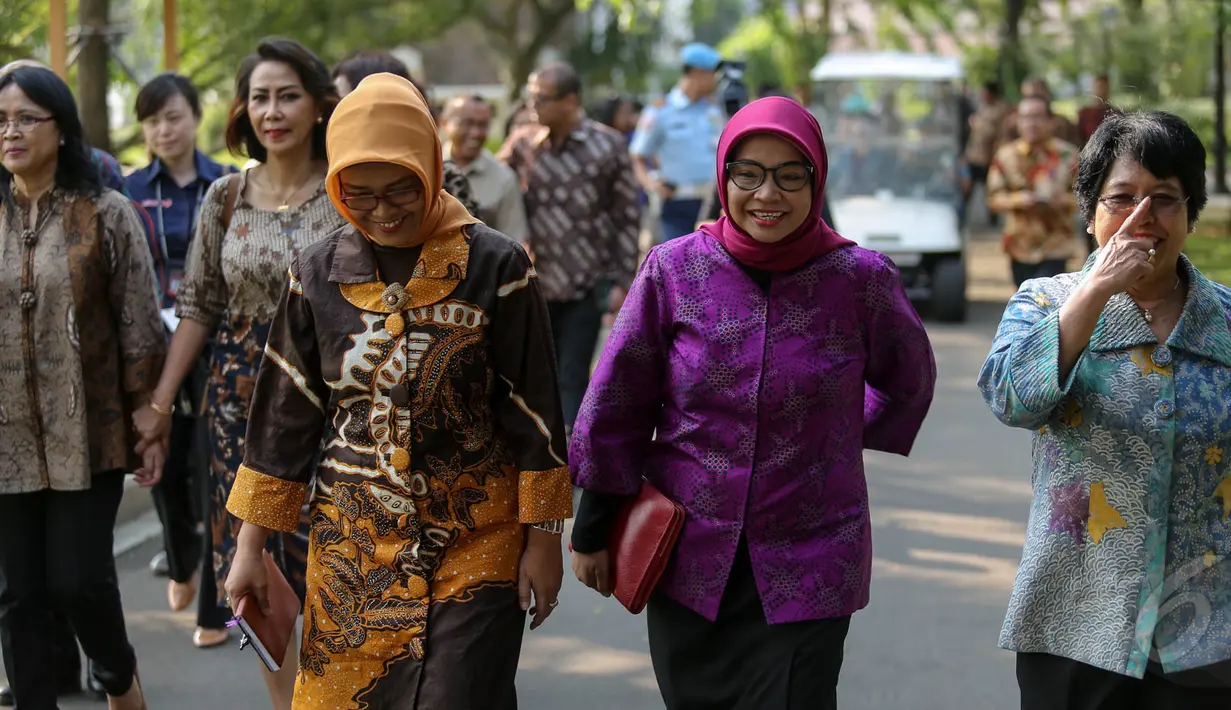 Pansel KPK saat tiba di Istana Negara, Jakarta, Jakarta, Senin (25/5/2015). Ini kali pertama Pansel menghadap Presiden usai diumumkan 20 Mei lalu. (Liputan6.com/Faizal Fanani)