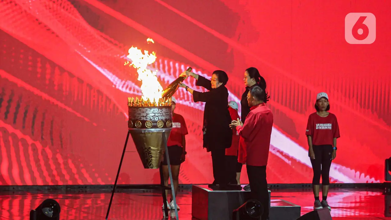 Nyalakan Obor Api Abadi, Megawati Soekarnoputri Buka Rakernas V PDIP