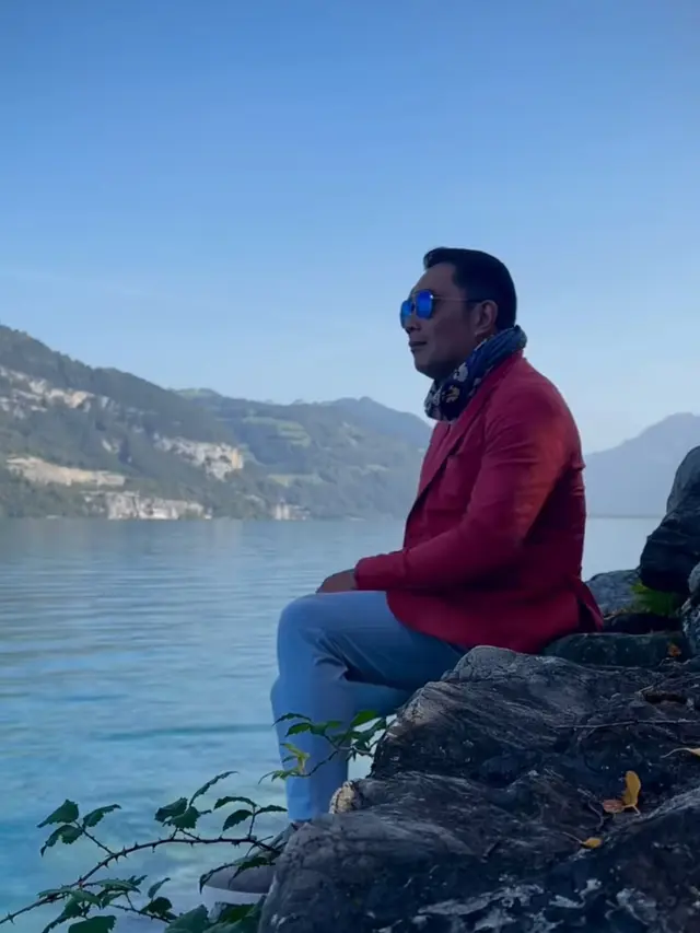 Ridwan Kamil dan Istri Touring di Swiss