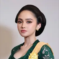 Sang MUA mengungkap bahwa proses makeup dilakukan dalam waktu super ngebut. [@loritayoung_mua].