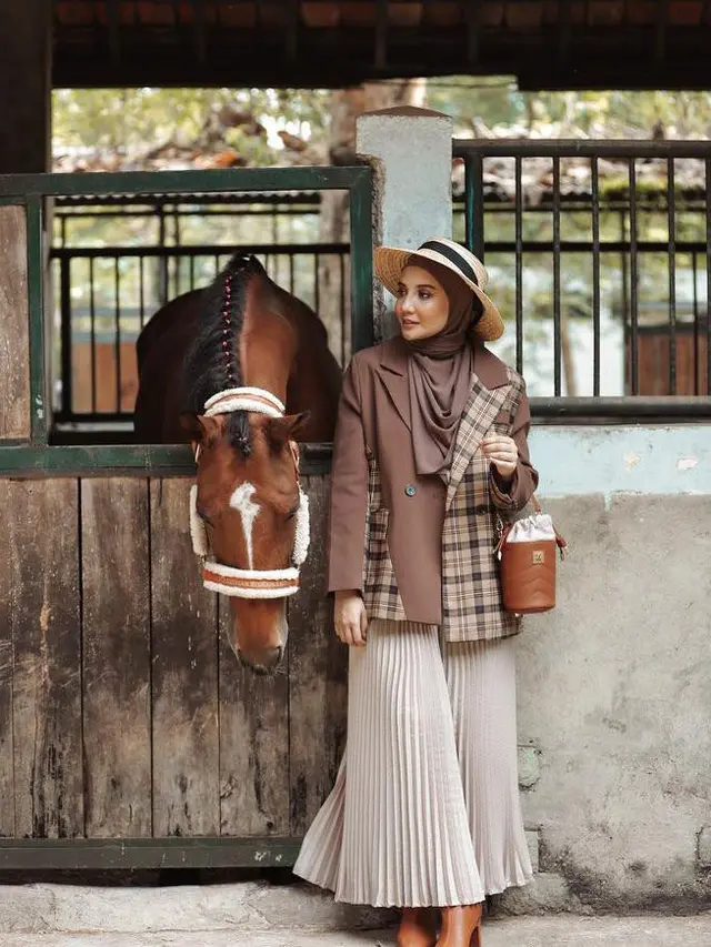 Outfit Ala Vintage Zaskia Sungkar
