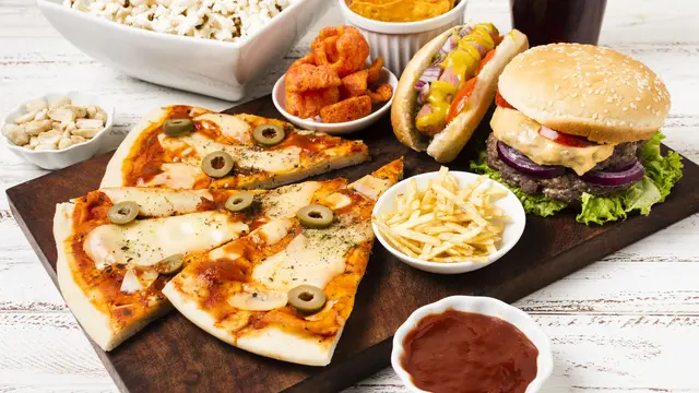 Makanan yang Sebaiknya Dihindari untuk Penderita Fibroadenoma [Dok/freepik.com]