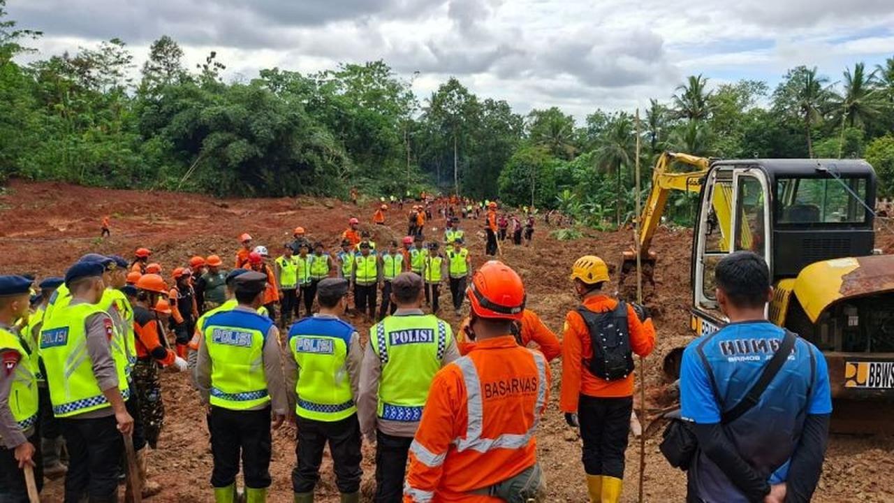 Tim SAR Gabungan Terus Intensifkan Pencarian Korban Longsor Cilacap di Tengah Cuaca Ekstrem