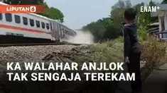Insiden kereta anjlok dialami rangkaian KA Commuter Line Walahar relasi Purwakarta-Cikarang pada Minggu (15/9/2024). Kereta anjlok kala melintasi petak jalan antara Stasiun Purwakarta-Cibungur. Detik-detik insiden tak sengaja terekam oleh kamera warg...