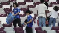 Taklukkan Jerman, Suporter Jepang Bersih-Bersih Stadion hingga Rayakan Kemenangan di Shibuya