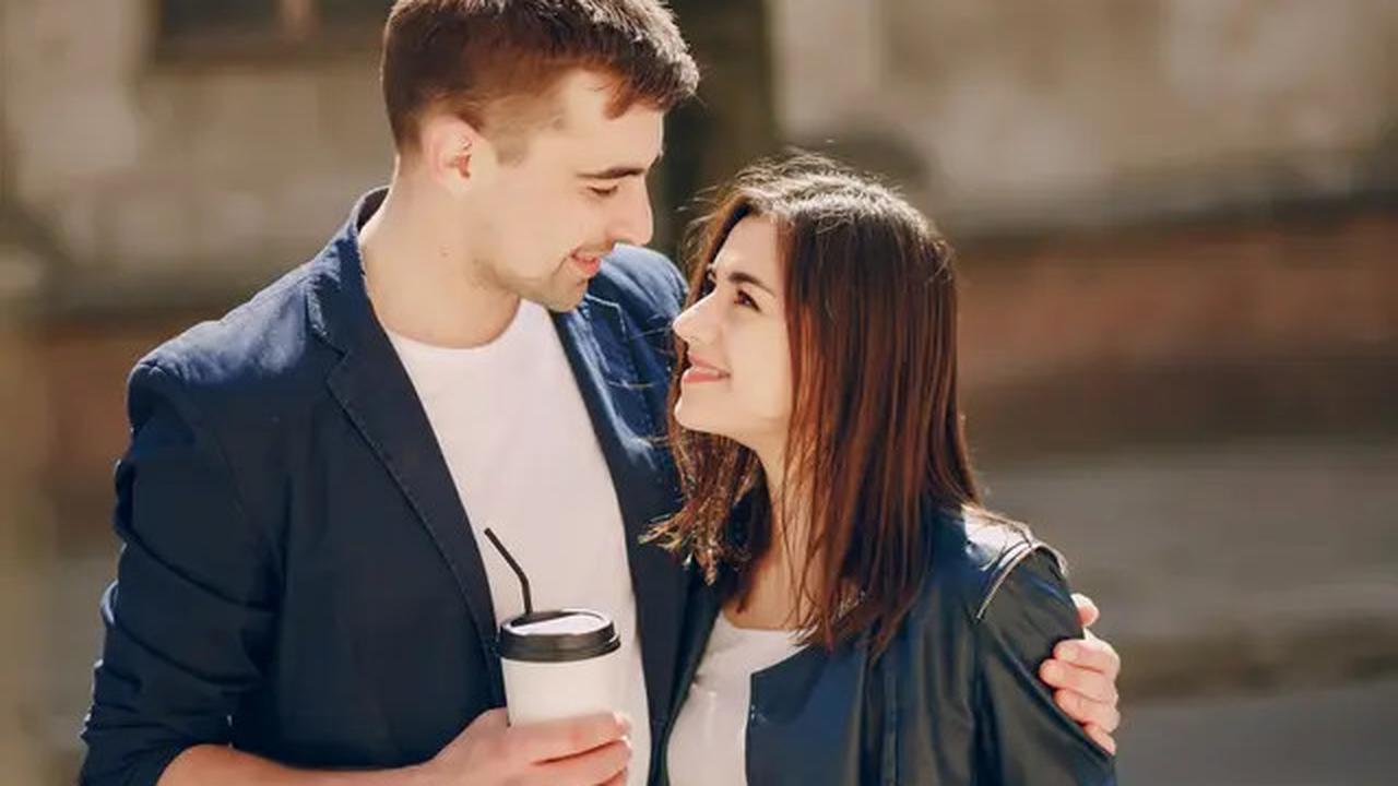 5 Alasan Perempuan Lebih Suka Berkencan dengan Laki-Laki yang Lebih Tua
