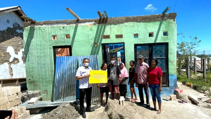 BTN menyalurkan bantuan untuk perbaikan lebih dari 150 rumah di Kupang Nusa Tenggara Timur (NTT).