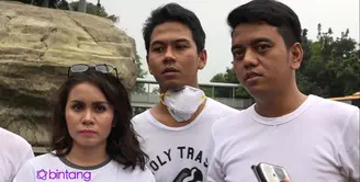 Kakak drumer band 'Geisha', menjadi korban dampak asap di Riau. Aan menceritakan bahwa kakaknya yang sedang hamil tiga bulan, keguguran akibat infeksi yang disebabkan oleh asap di Riau.