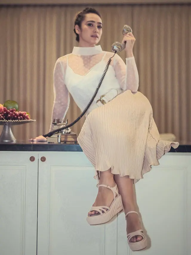 Tampil Elegan, Ini 6 Gaya Pemotretan Alexandra Gottardo yang Menawan
