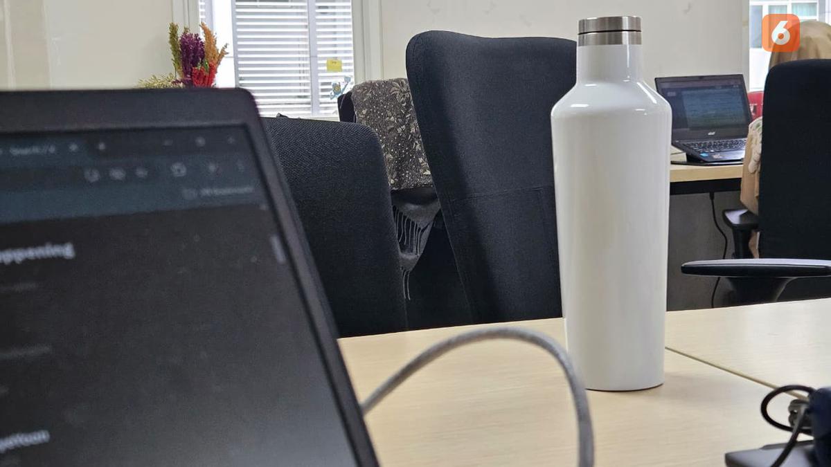 Viral Tumbler Tuku Anita Dewi Hilang di KRL: Ini 5 Manfaat Bawa Tumbler yang Perlu Kamu Tahu