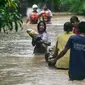 Warga di Taungoo, wilayah Bago, Myanmar terpaksa diungsikan sementara menghindari banjir besar akibat Topan Yagi. (Sai Aung MAIN/AFP)