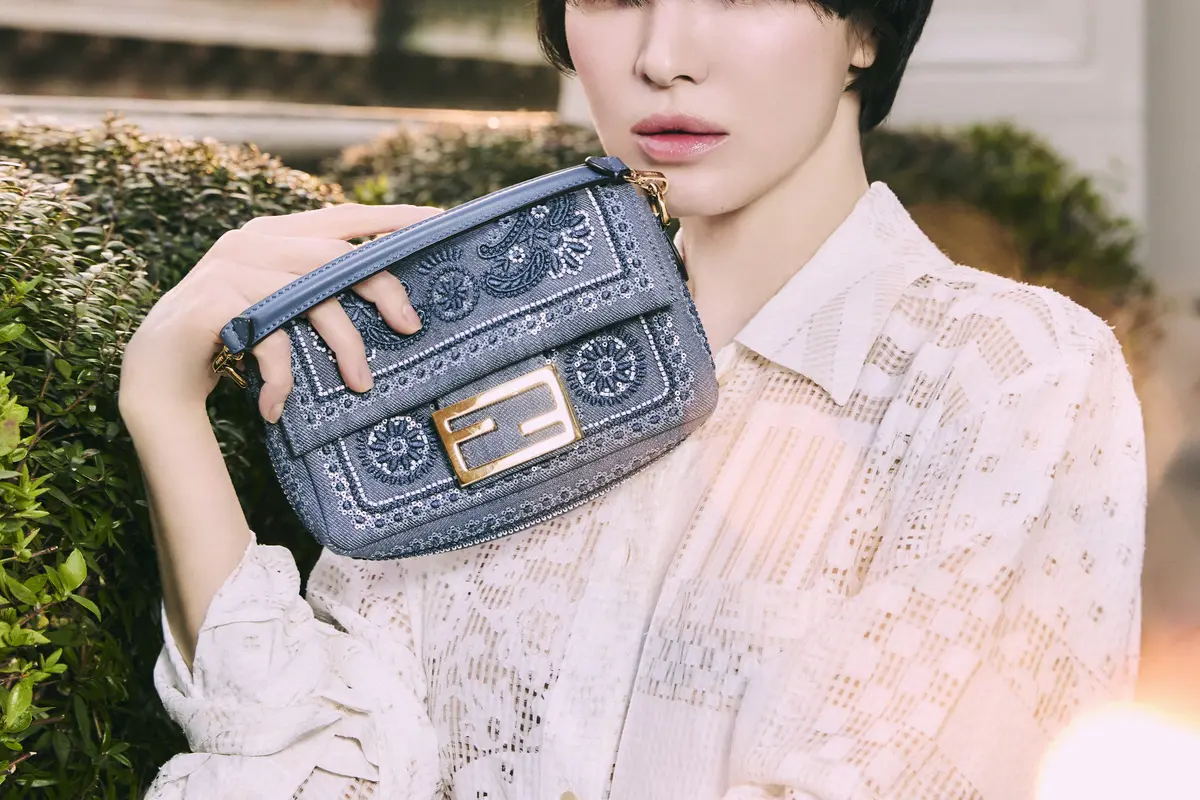 Pesona Awet Muda Song Hye Kyo Tampil dengan Pixie Cut di Kampanye Fendi Summer 2025, Tas Denim Rp49 Juta Jadi Sorotan