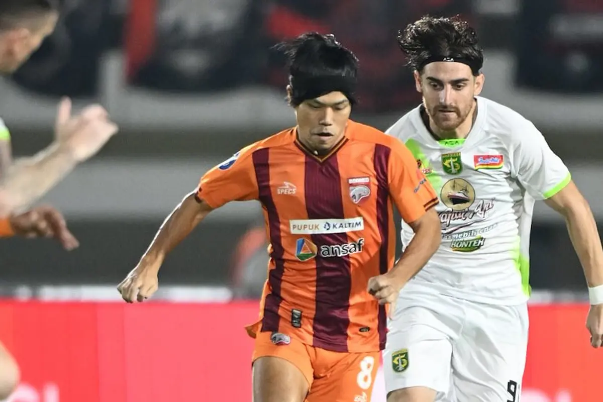 Kei Hirose dan Dejan Tumbas - Borneo FC Samarinda Vs Persebaya Surabaya di BRI Liga 1 2024/2025