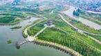 Foto udara pemandangan sebuah taman ekologi di Wilayah Cixian, Provinsi Hebei, China pada 24 September 2020. Dalam beberapa tahun terakhir, Cixian berupaya menyempurnakan pengelolaan sungai dan restorasi ekologi untuk meningkatkan kualitas sistem perairan di wilayah tersebut. (Xinhua/Wang Xiao)