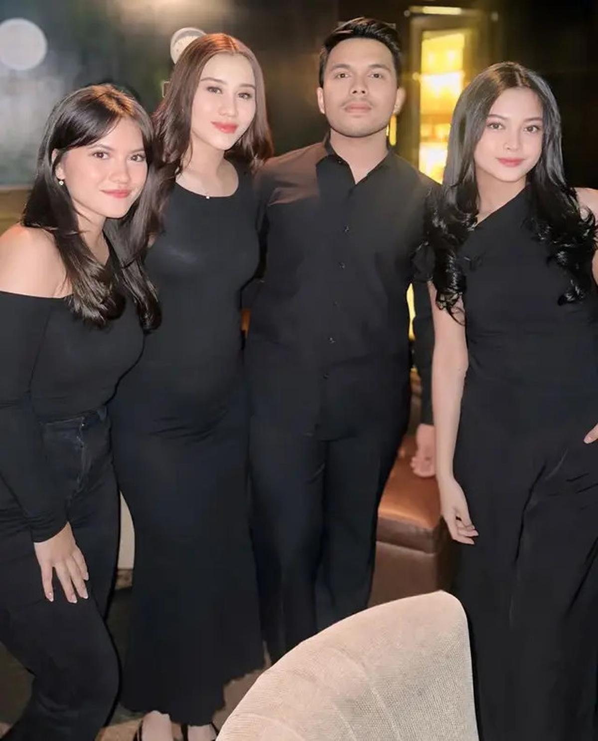 8 Gaya Outfit Serba Hitam Para Publik Figur Hadir saat Kejutan Ulang Tahun Thariq Halilintar, Marsha Aruan, Syifa Hadju, hingga Mahalini