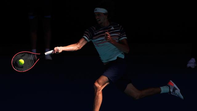 Forehand Adalah Pukulan dengan Punggung Tangan Membelakangi Arah Lawan