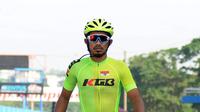Muhammad Fadli Imammudin berjalan usai latihan di Sirkuit Sentul, Bogor, Rabu (23/2). Usai memutuskan pensiun pasca kecelakaan pada Juni 2015 lalu, kini M Fadli menatap Kejuaraan Asia Paracycling 2017. (Liputan6.com/Helmi Fithriansyah)