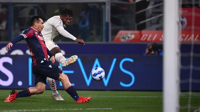 Foto: Penuh Drama, AC Milan Susah Payah Tundukkan Bologna Menuju Puncak Klasemen Liga Italia