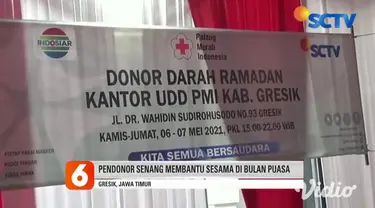 Nampak terlihat antusiasme warga di Malang dan Gresik, Jawa Timur, yang ingin melakukan donor darah di bulan puasa. Para warga membantu Palang Merah Indonesia (PMI) untuk stok darah agar tidak menipis di masa pandemi Covid-19.