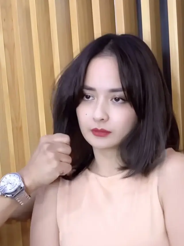 Joanna Alexandra Pamer Rambut Hitam