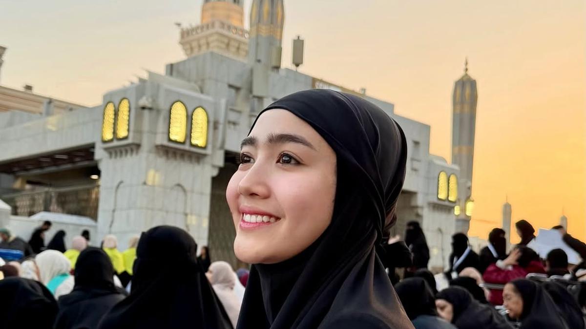 6 Artis Umrah Saat Ramadan Bareng Pasangan, Ada Febby Rastanty Hingga Charly Van Houten