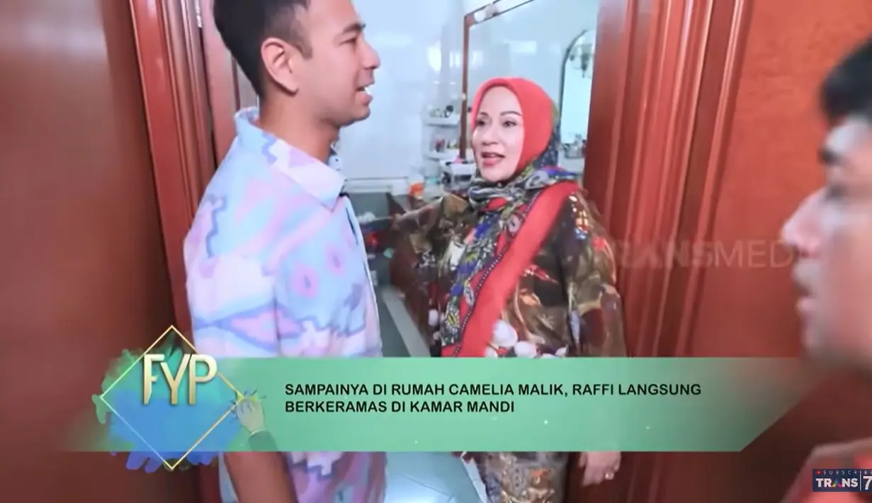 Pertama yang dilakukan saat baru tiba di rumah Camelia Malik adalah langsung masuk kamar untuk mandi. Raffi menyebut tidak banyak yang berubah dengan 10 tahun silam. [Youtube/TRANS7 OFFICIAL]
