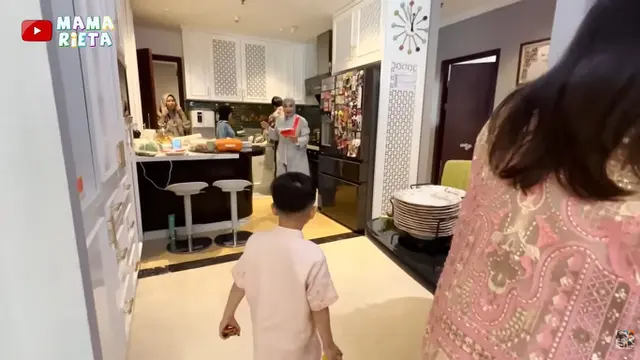 Potret Ruang Makan Rumah Rieta Amilia