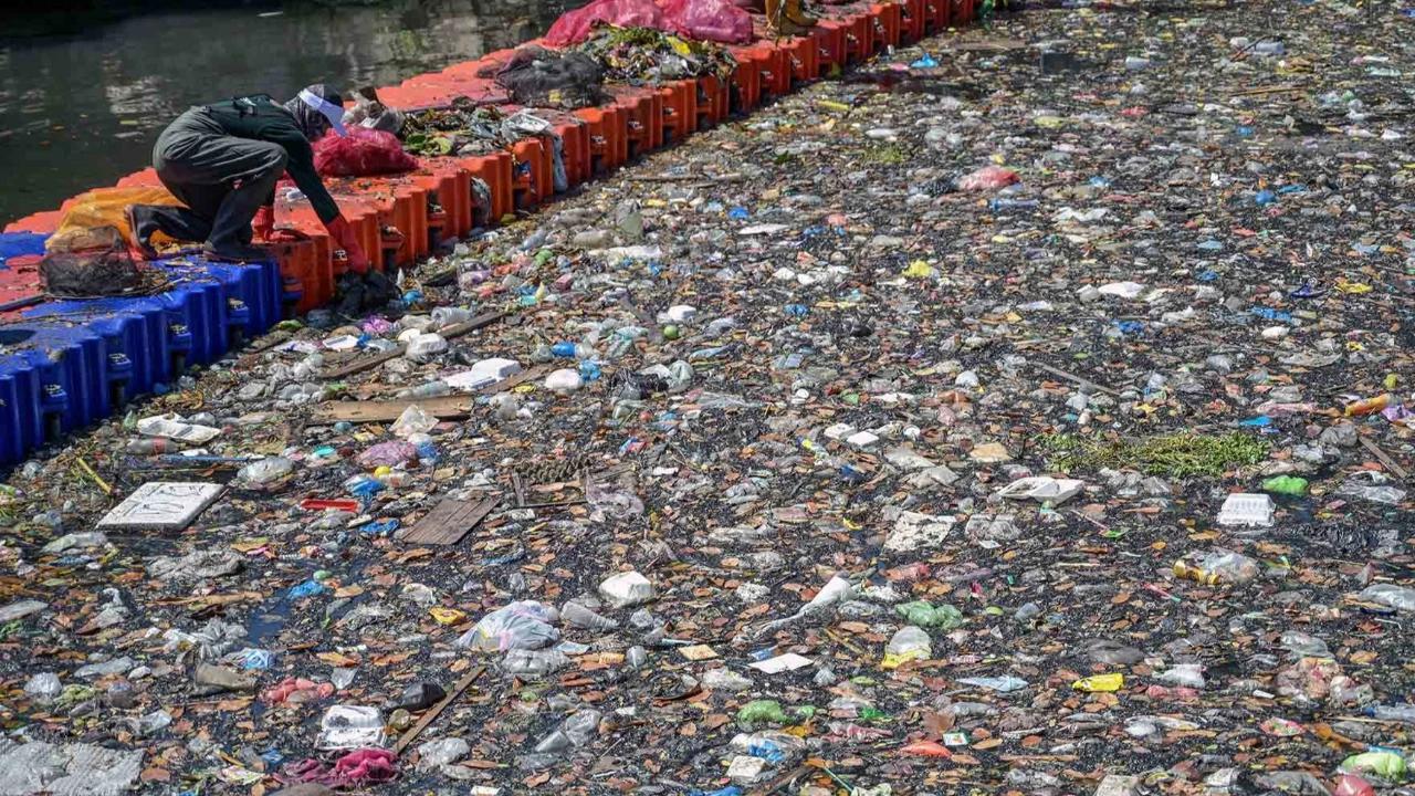 FOTO: Kali Tebu Surabaya Dibersihkan Demi Wujudkan Sungai Wisata Ramah Lingkungan