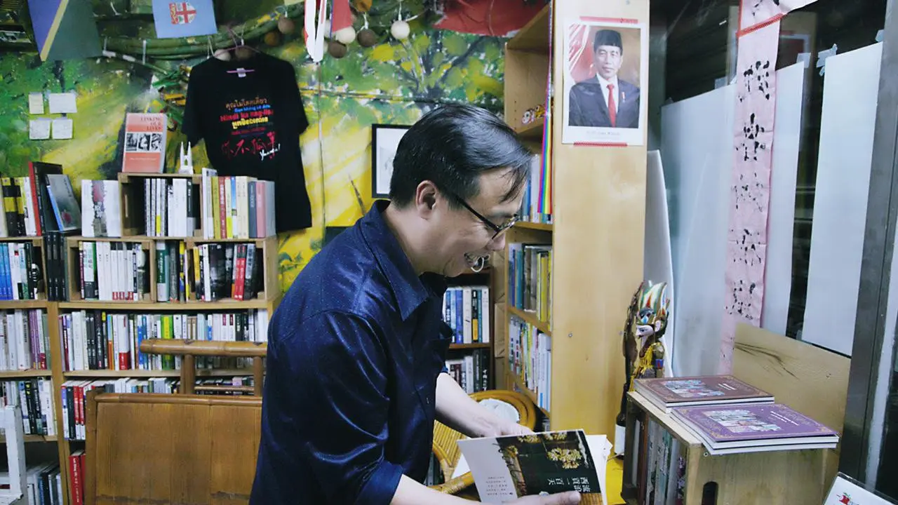 Can Lan Shi Guang (Bright Time) adalah toko buku yang banyak memajangkan buku-buku  berbahasa Indonesia, agar para warga Indonesia di Taiwan bisa membacanya (pendiri toko buku Mr.Chang)