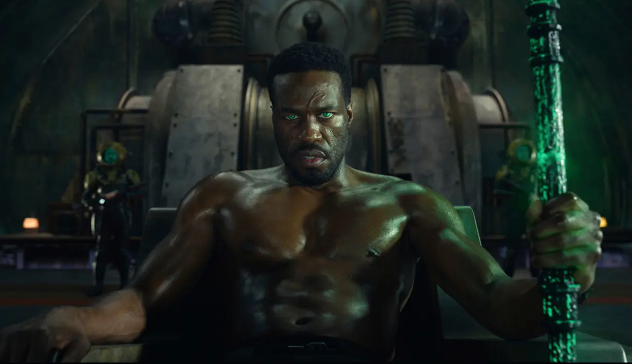 Black Manta mencari teknologi Atlantis demi membangun kembali baju besinya. Ia menggunakan kekuatan Black Trident yang mistis untuk melepaskan kekuatan kuno dan jahat. Dengan persiapannya itu, Black Manta bertekad untuk tidak berhenti menjatuhkan Aquaman, sampai kematian ayahnya terbalaskan. (Warner Bros. Pictures via AP)