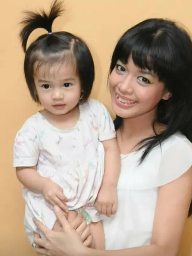 6 Potret Masa Kecil Aqeela Calista 'Dari Jendela SMP', Menggemaskan