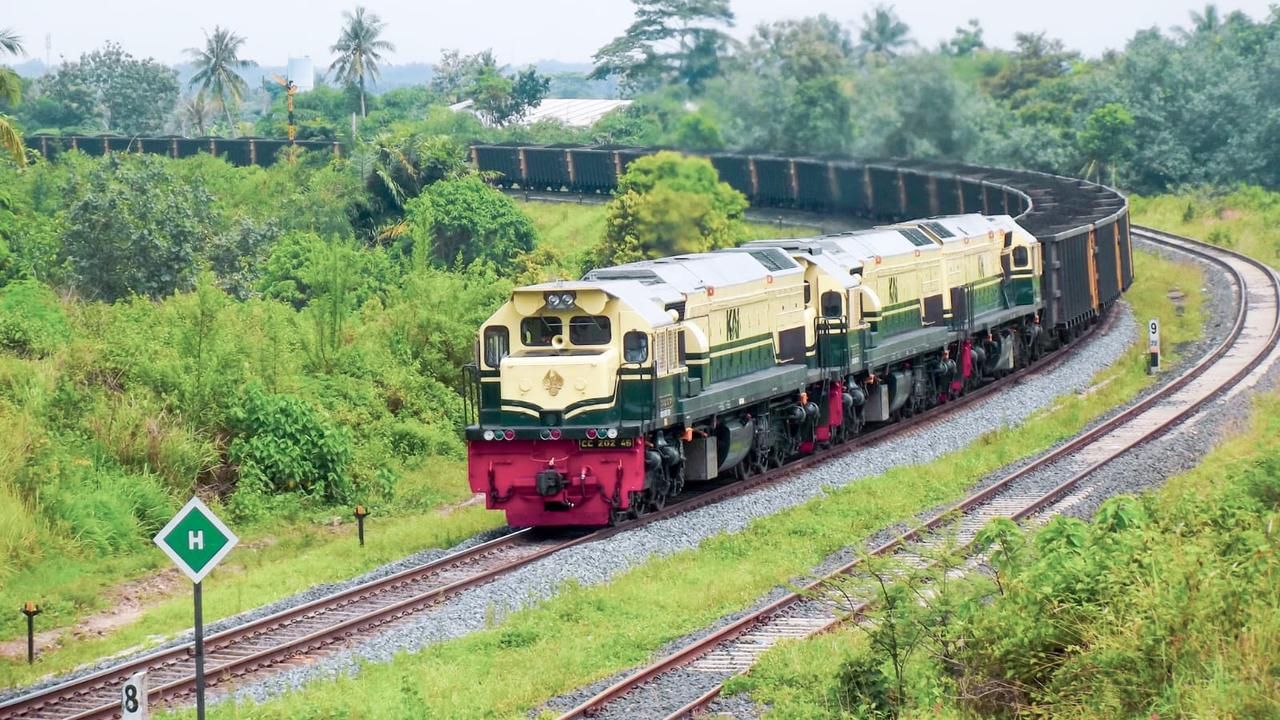 KAI menjalankan angkutan batu bara dengan menggunakan kereta api di wilayah Sumatera