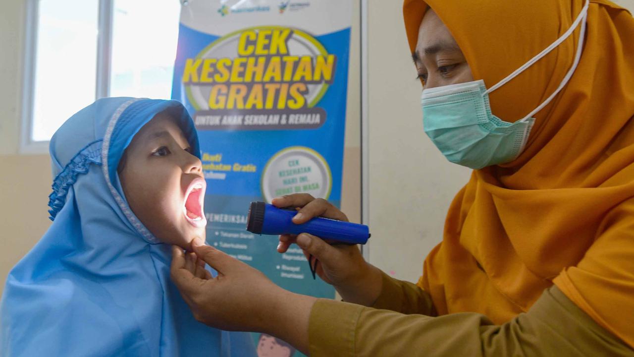 FOTO:  Antusias Murid SD Ikuti Cek Pemeriksaan Gratis di Sekolah