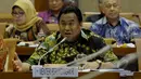 Menteri Perdagangan Rahmat Gobel saat mengikuti rapat dengar pendapat dengan anggota Komisi VI di Senayan, Jakarta, Senin (6/4/2015). Rapat ini membahas tentang dana desa.(Liputan6.com/Andrian M Tunay)