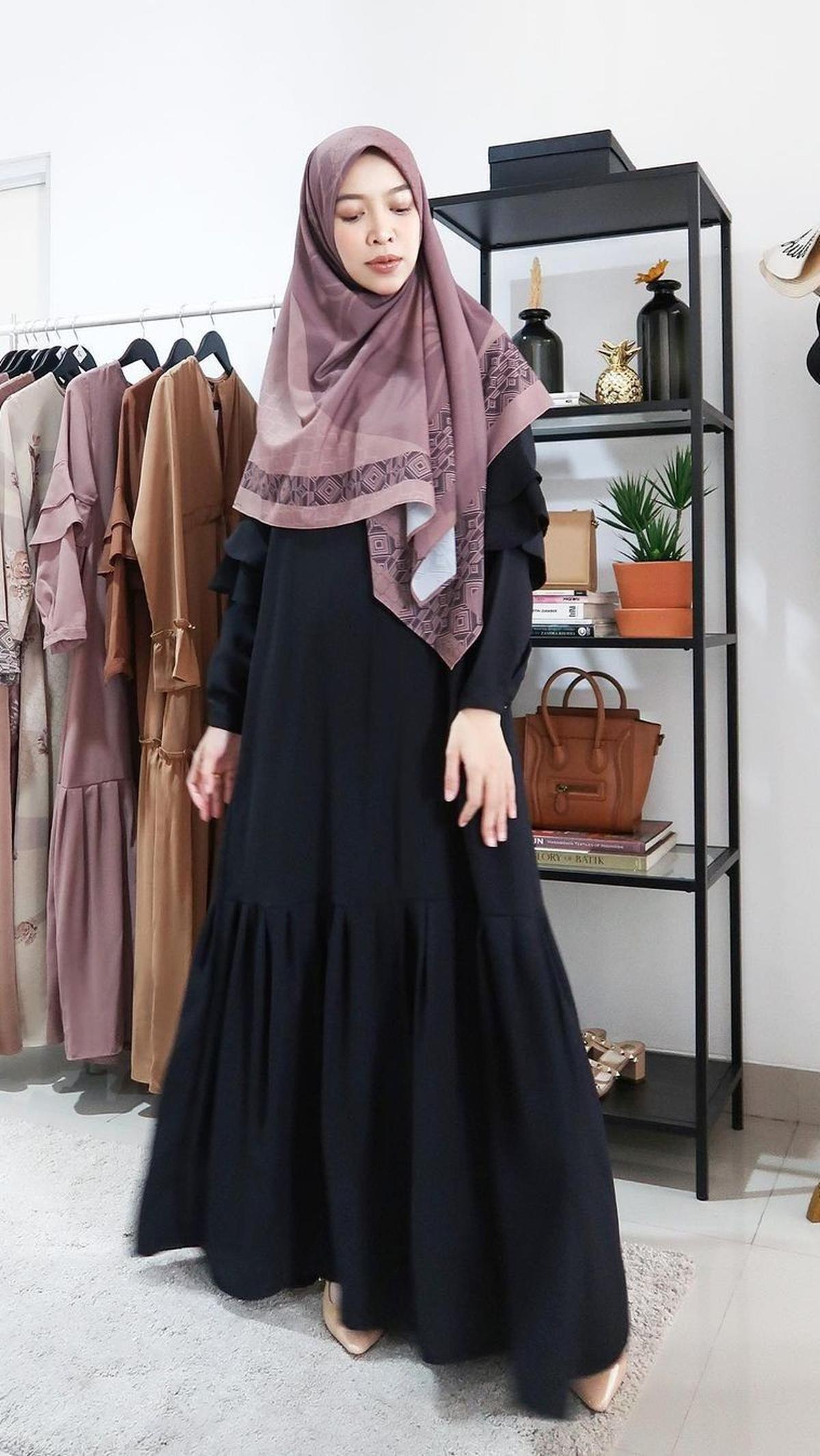Selamat mencoba! Seperti yang dikatakan oleh Rachel Zoe, "Style is a way to say who you are without having to speak."