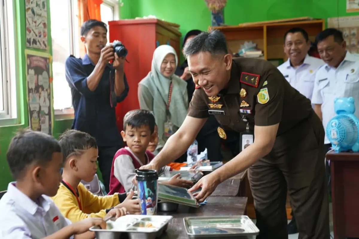 Kajati Lampung, Danang Suryo Wibowo, menginstruksikan seluruh Kajari di kabupaten/kota untuk mengawasi pelaksanaan MBG
