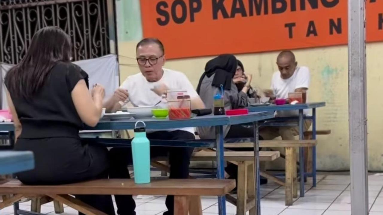 Unggahan Iwan Bule