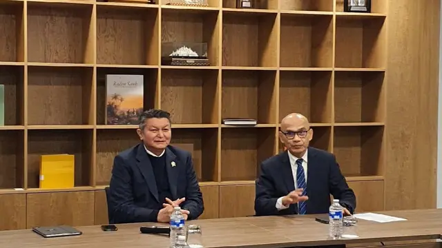 Kepala Badan Nasional Penanggulangan Terorisme Republik Indonesia (BNPT RI) Komjen Pol Mohammed Rycko Amelza Dahniel memberikan edukasi kepada para pelajar Indonesia di Inggris terkait pentingnya merawat nilai-nilai kebangsaan.