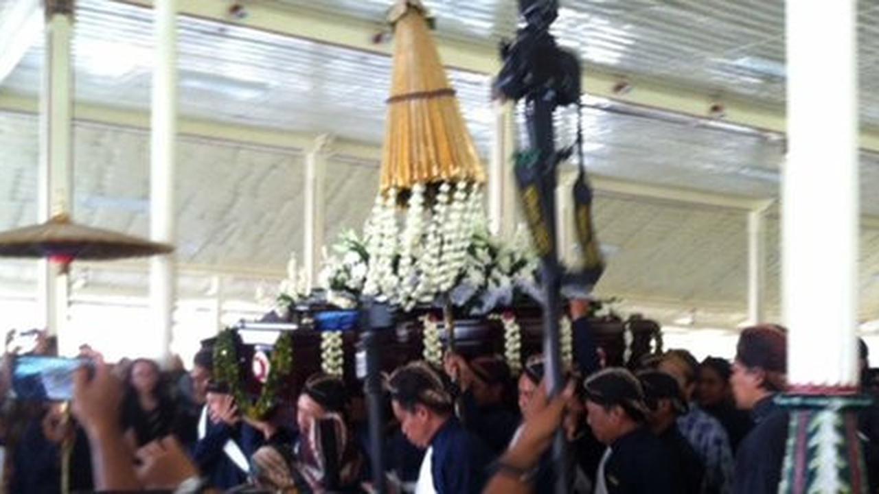 Jenazah Paku Alam IX diberangkatkan ke pemakaman Astana Girigondo