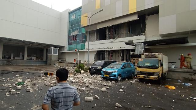 Penampakan gedung Margo City Depok usai ledakan