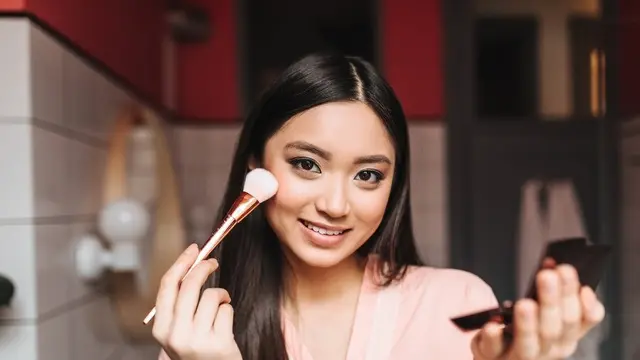 Tips untuk Kulit Berjerawat Tetap Bisa Pakai Makeup (Foto/Sumber: Freepik)