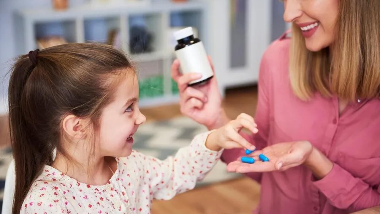 Dokter Dyah Novita Anggraini menegaskan bahwa vitamin anak mungkin tidak mencukupi kebutuhan nutrisi orang dewasa.